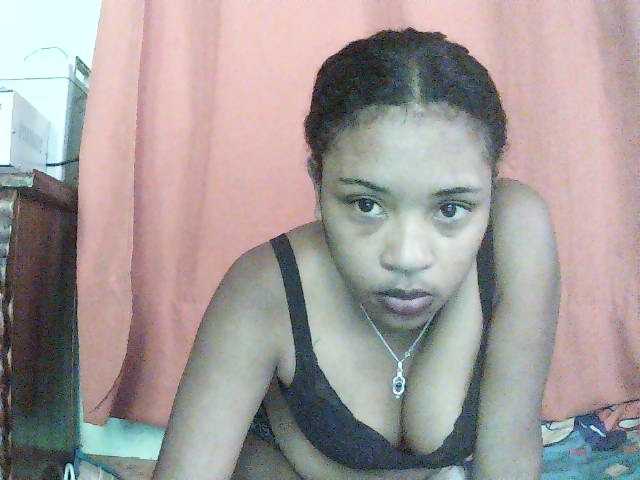 TriciaBella live cam on BongaCams