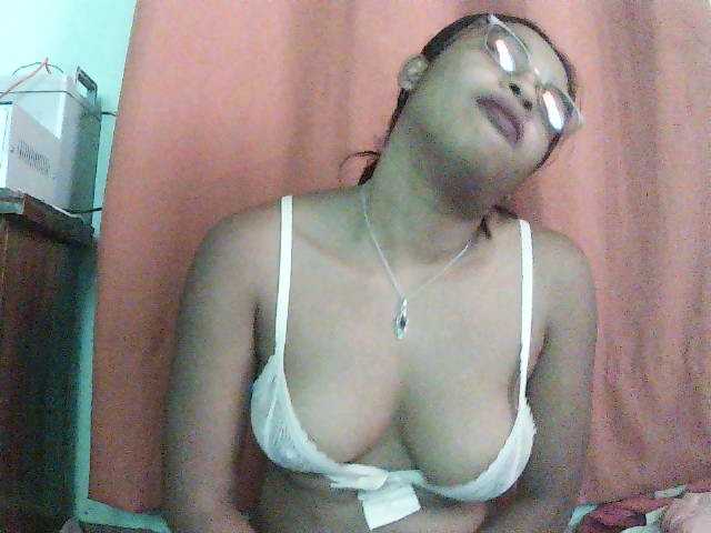 TriciaBella — live female cam