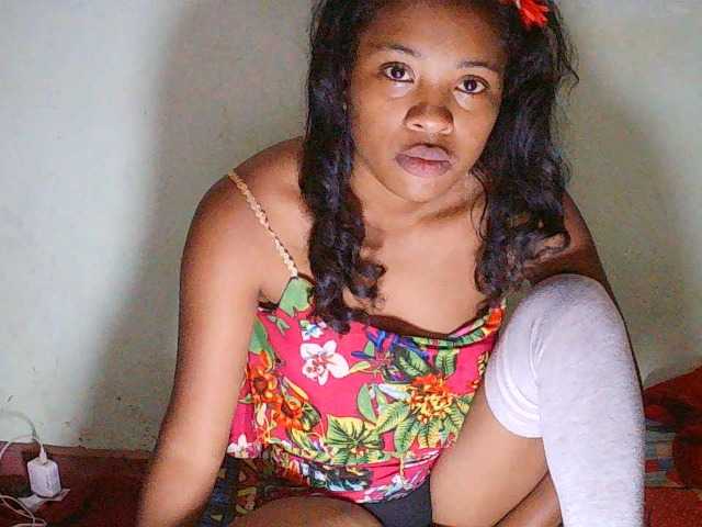 TriciaBella's BongaCams show and profile