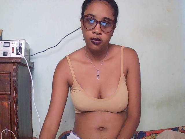 TriciaBella live cam on BongaCams