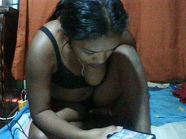 TriciaBella live cam on BongaCams