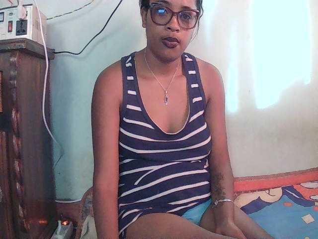TriciaBella live webcam show