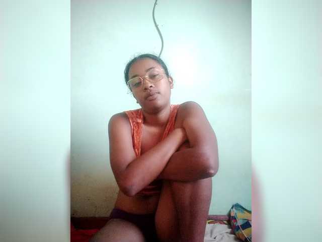 TriciaBella's BongaCams show and profile