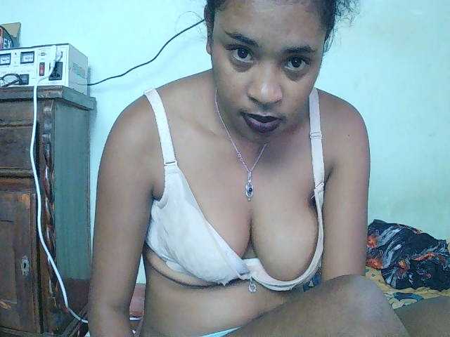TriciaBella live cam on BongaCams
