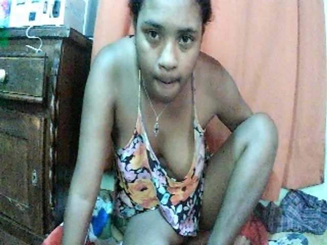 TriciaBella live cam preview