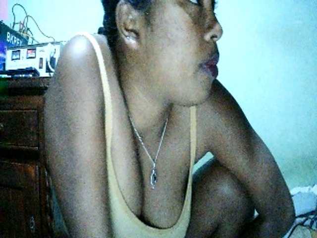 TriciaBella live cam on BongaCams