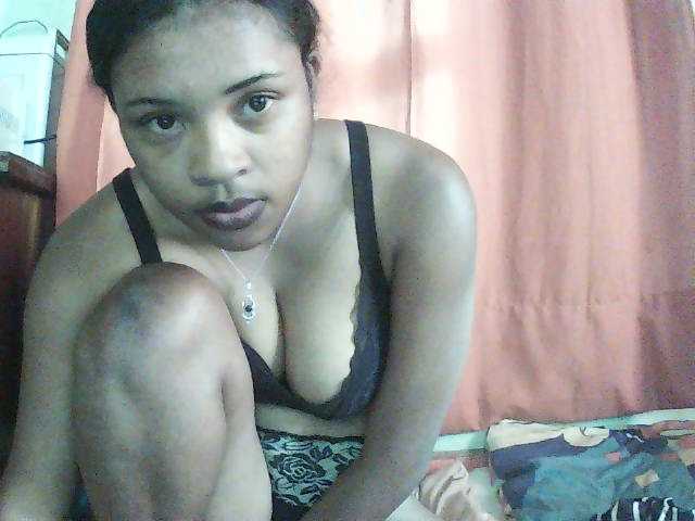 TriciaBella live cam on BongaCams