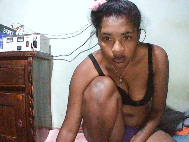 TriciaBella live cam on BongaCams