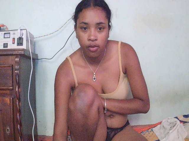TriciaBella live cam on BongaCams