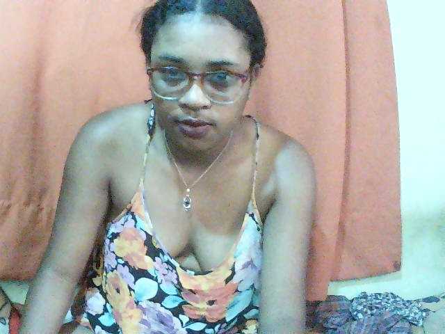 TriciaBella live cam on BongaCams