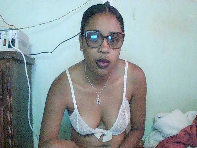TriciaBella live cam on BongaCams