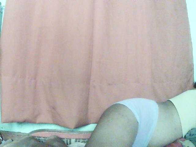 TriciaBella live cam preview
