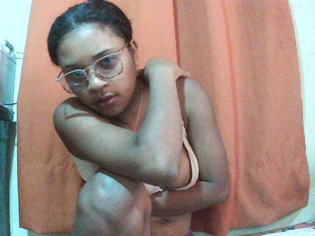 TriciaBella live cam on BongaCams