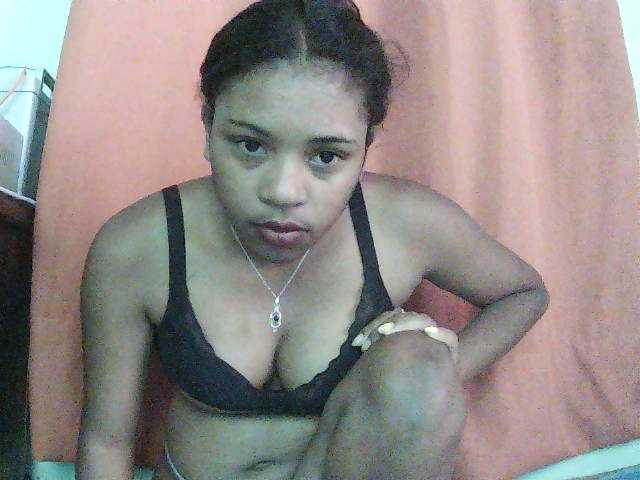 TriciaBella live cam on BongaCams