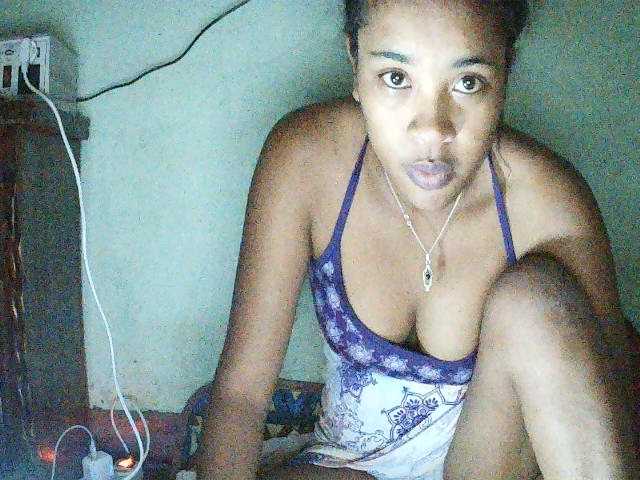 TriciaBella live cam on BongaCams