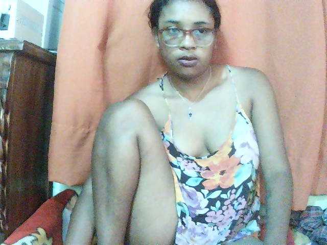 TriciaBella live cam preview