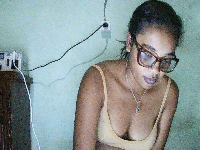 TriciaBella live cam on BongaCams