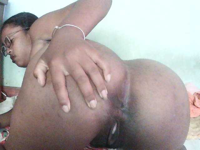 TriciaBella live cam preview