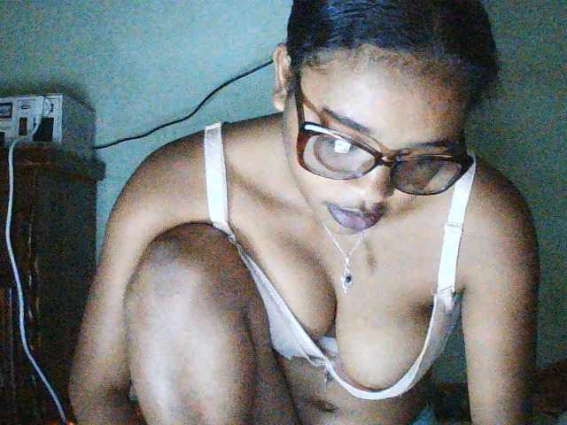 TriciaBella live cam on BongaCams