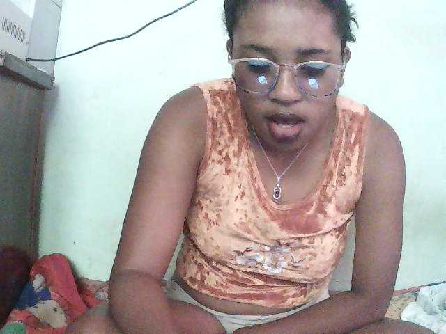 TriciaBella live cam on BongaCams