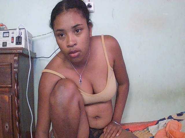 TriciaBella live cam on BongaCams