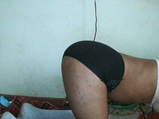 TriciaBella's BongaCams show and profile