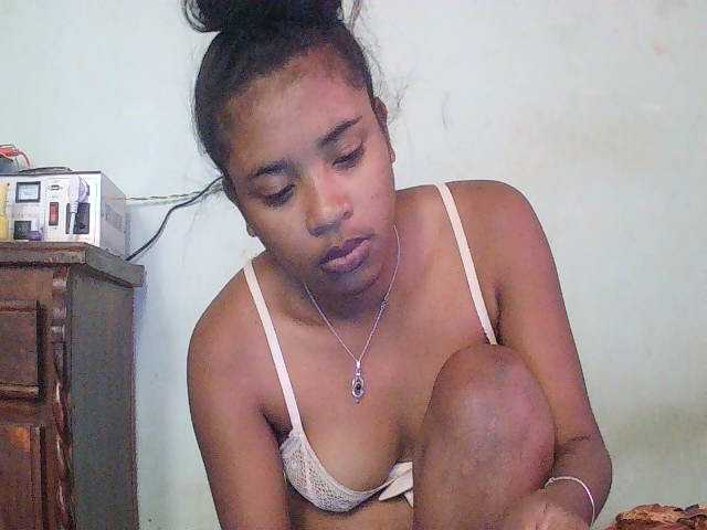 TriciaBella live cam on BongaCams