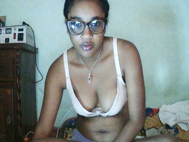 TriciaBella live cam on BongaCams