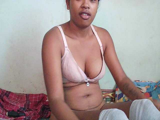 TriciaBella's BongaCams show and profile