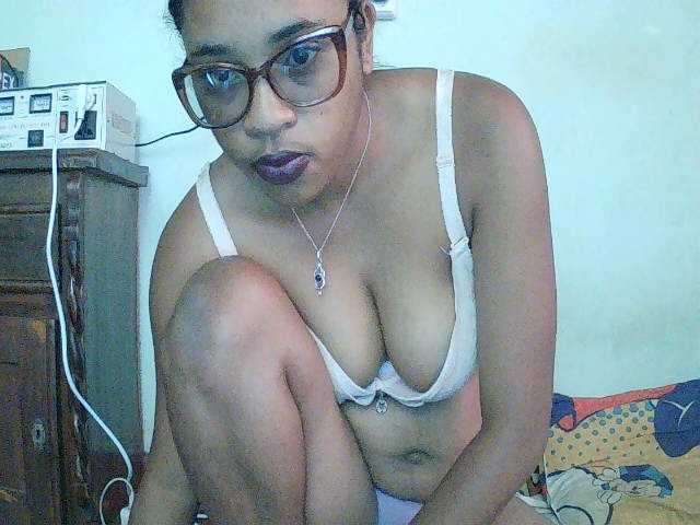 TriciaBella live cam on BongaCams