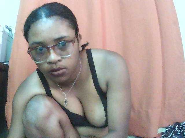TriciaBella live cam on BongaCams