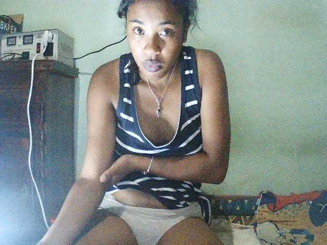 TriciaBella live cam on BongaCams