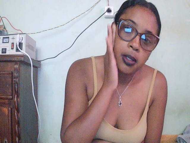 TriciaBella live cam on BongaCams