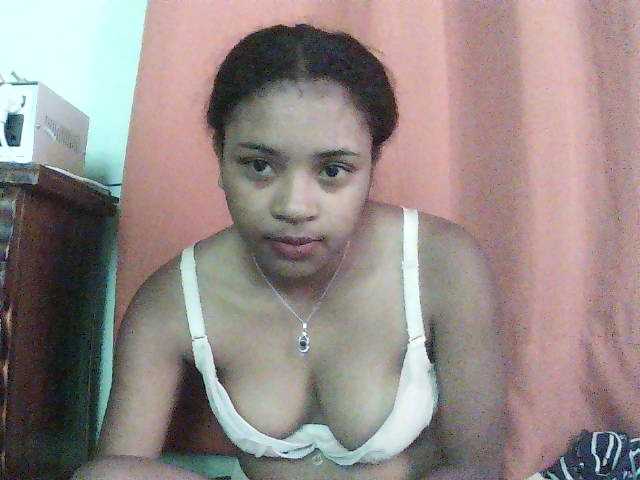 TriciaBella live cam on BongaCams