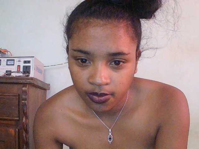 TriciaBella live cam on BongaCams