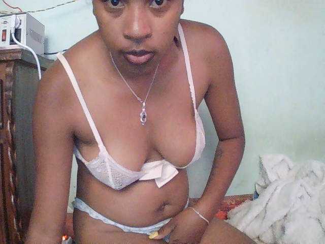 TriciaBella live cam on BongaCams
