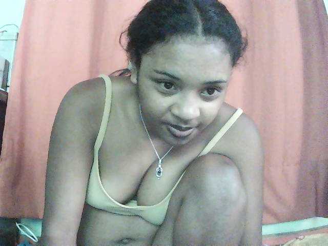 TriciaBella live cam on BongaCams