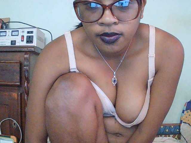 TriciaBella live cam on BongaCams