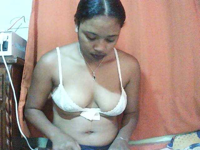 TriciaBella live cam on BongaCams