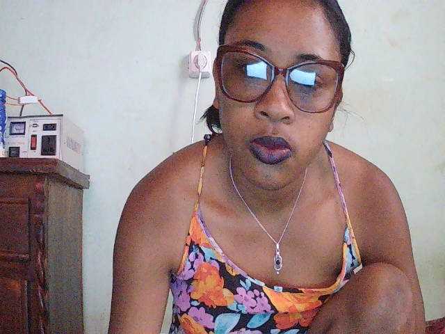 TriciaBella live cam on BongaCams