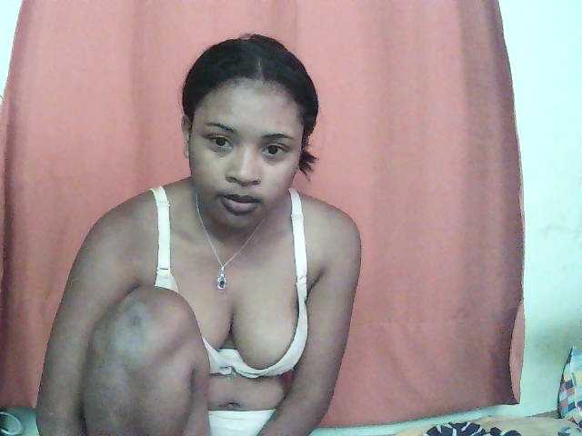 TriciaBella live cam on BongaCams