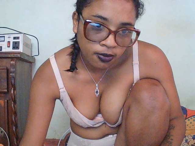 TriciaBella live cam on BongaCams