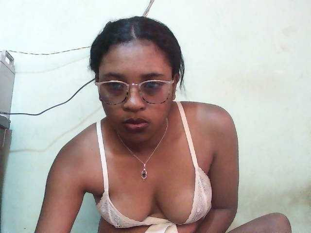 TriciaBella live cam on BongaCams
