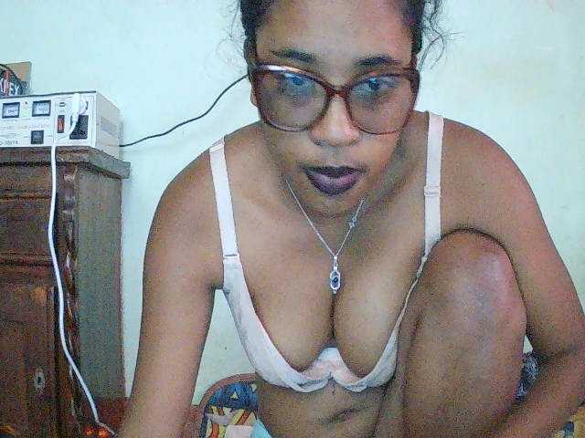 TriciaBella live cam on BongaCams