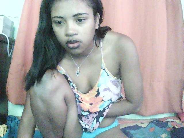 TriciaBella live cam on BongaCams