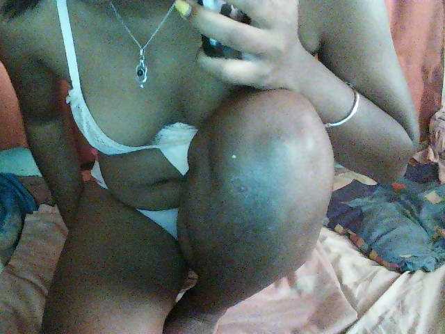 TriciaBella live cam on BongaCams