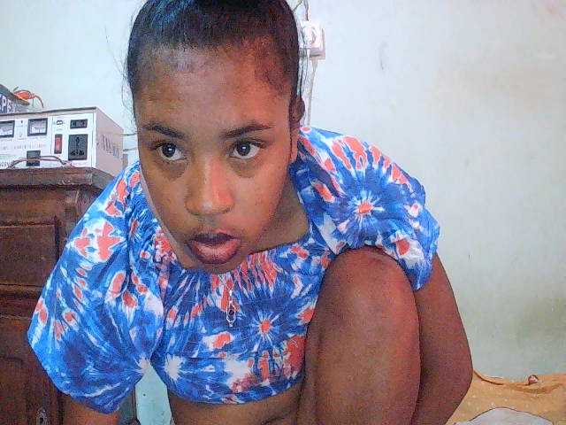TriciaBella live cam on BongaCams