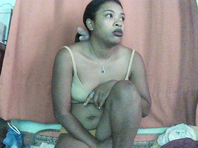 TriciaBella live cam on BongaCams