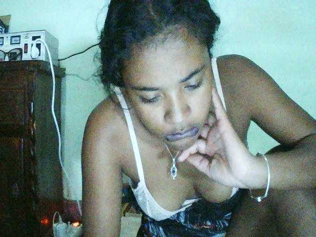 TriciaBella live cam on BongaCams