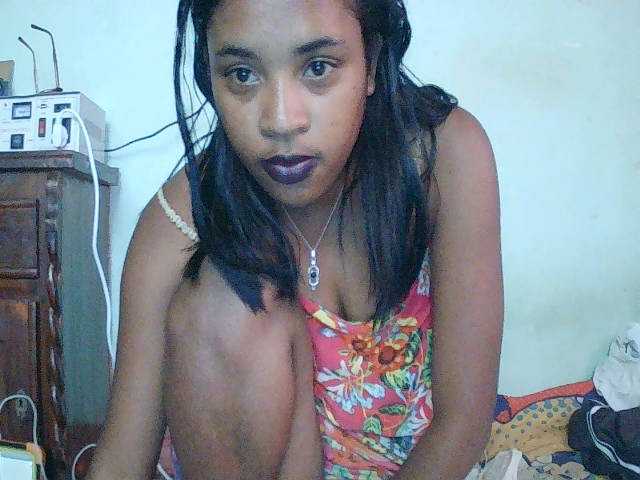 TriciaBella live cam on BongaCams